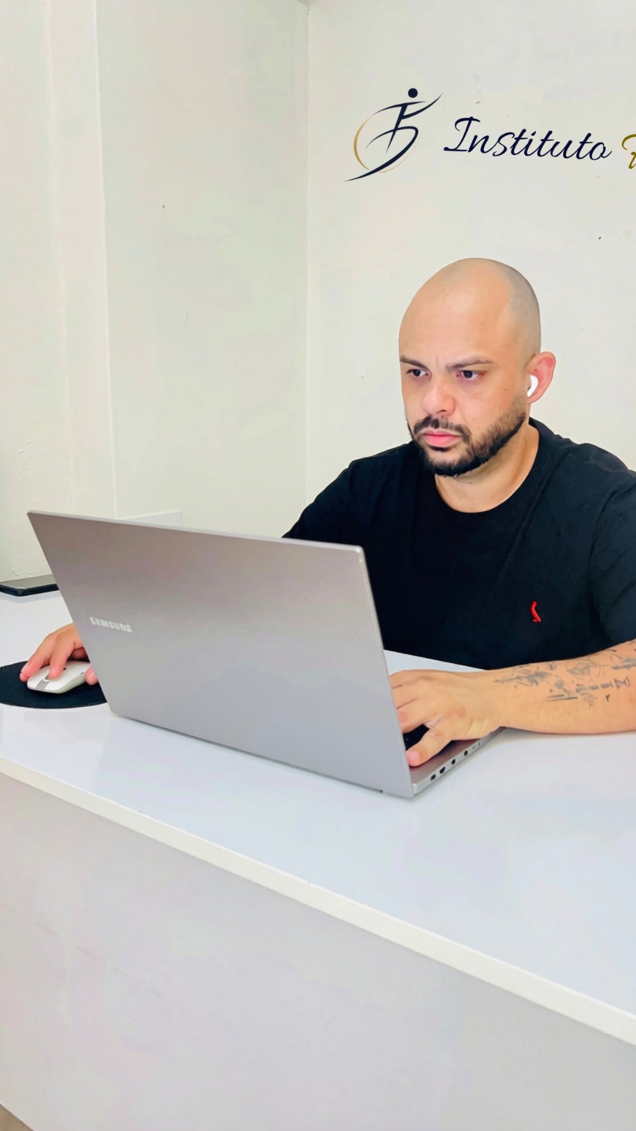 Terapeuta Fábio Jr. em atendimento online